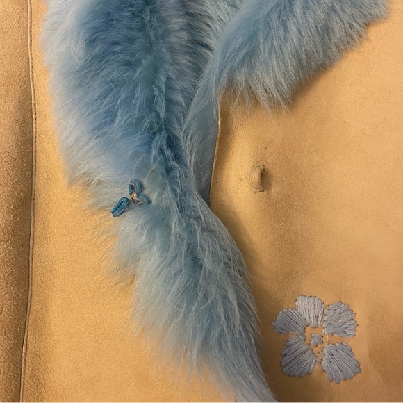 Tan shearling jacket with blue faux fur trim - Picture 5 of 8